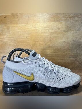 Nike Air VaporMax 2 Womens Size 7.5 Running Shoes Sneakers Vast Gray Gold